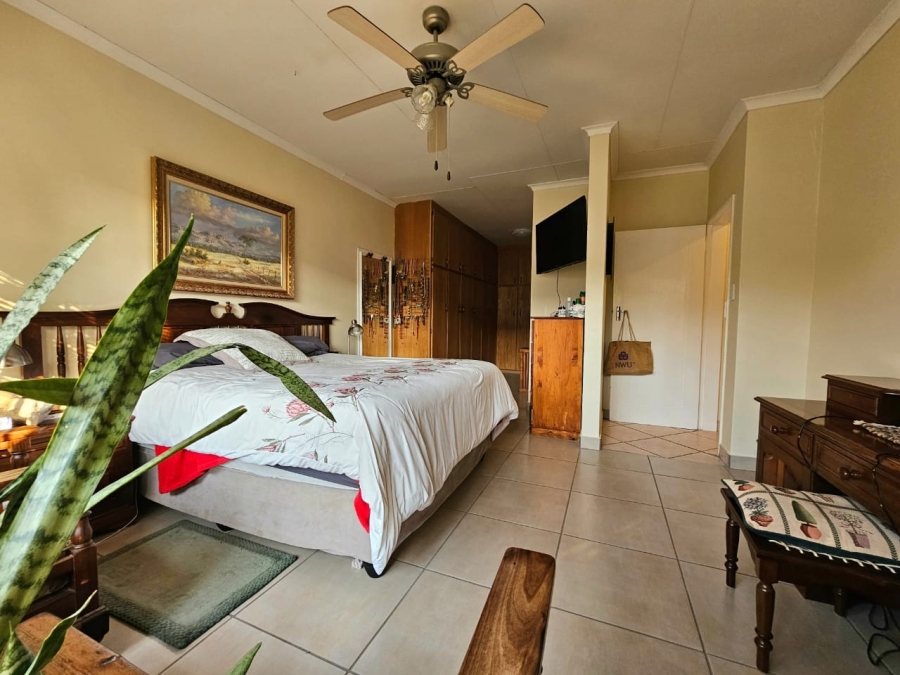 4 Bedroom Property for Sale in Van Der Hoff Park North West